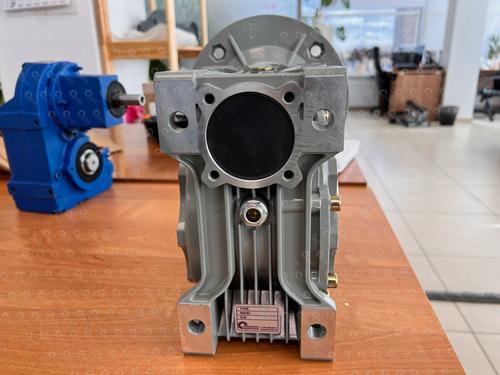 Поставка червячного мотор-редуктора ПР440(ц)-10 для нефтегазового предприятия Нижнего Новгорода